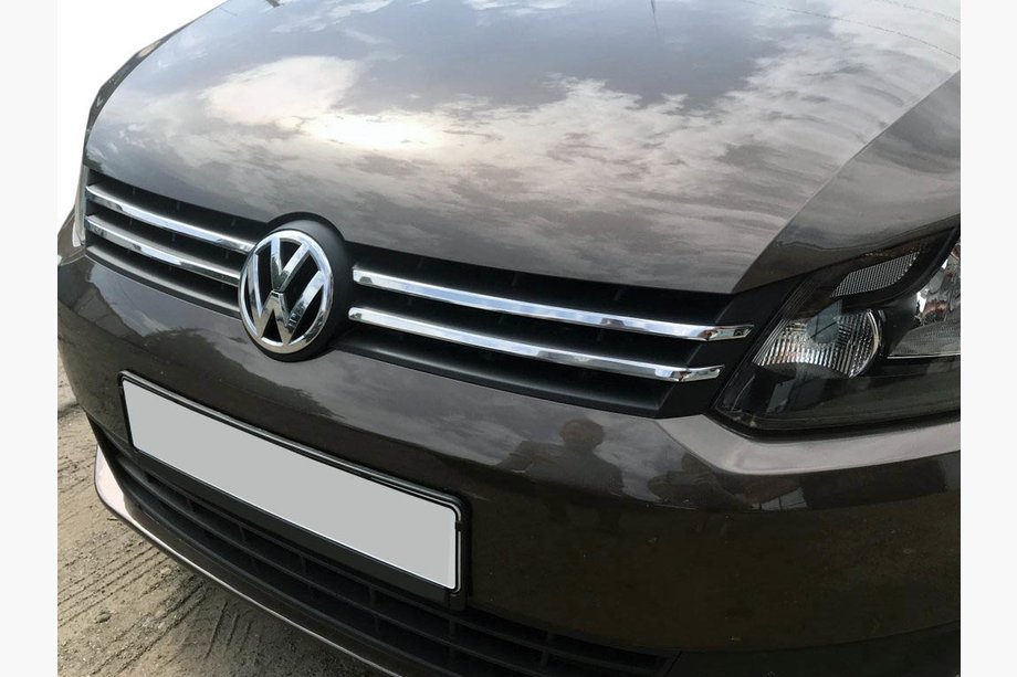 Volkswagen Caddy 2010–2015 Sierstrips voor grille (smal model) Image