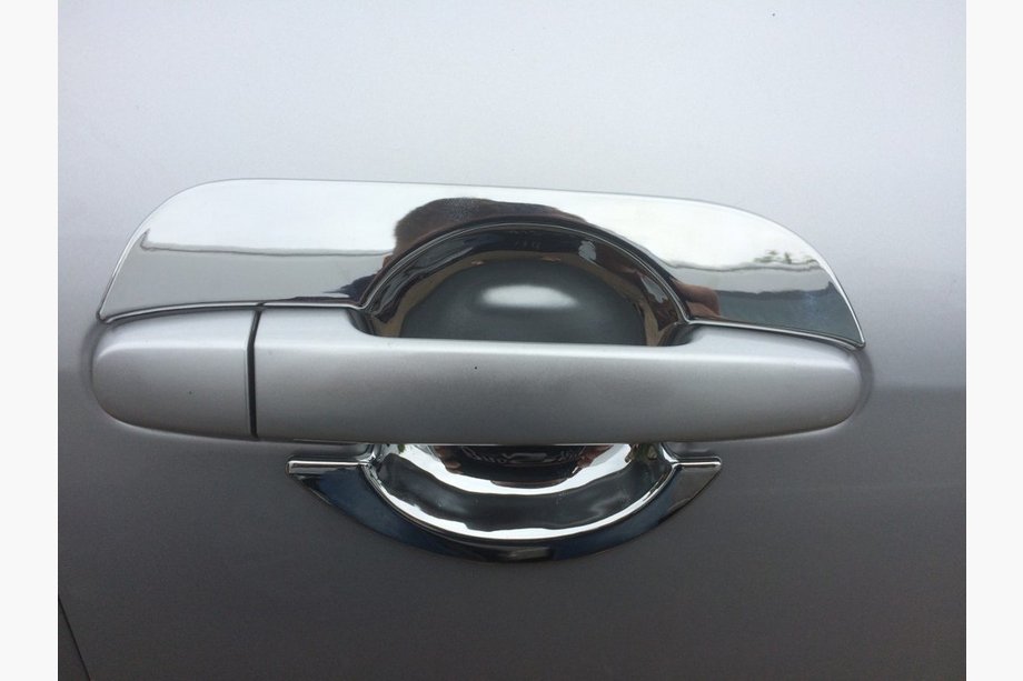 Toyota Rav 4 2006–2013 Deurgreepkommen met bloemblaadjes (4 st., kunststof) Image
