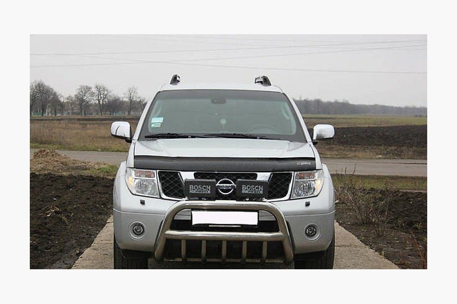 Nissan Navara 2006–2015 Motorkapdeflector VIP (2005-2010) Image
