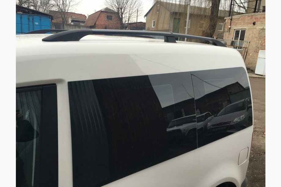 Volkswagen Caddy 2004–2010 Zwarte dakrails Standaard, kunststof voetjes Foto 6