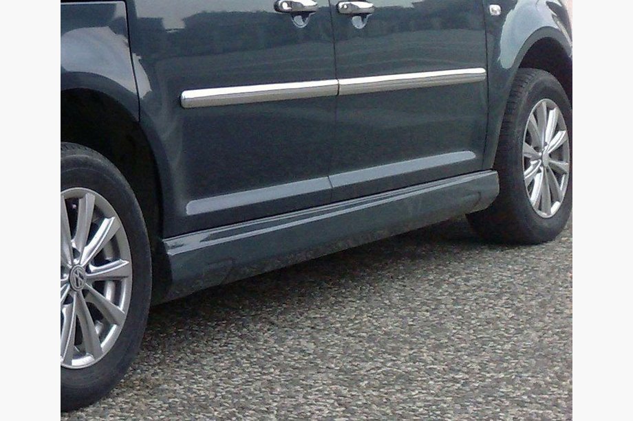 Volkswagen Caddy 2010–2015 Sideskirts New Model (spuitklaar) Image