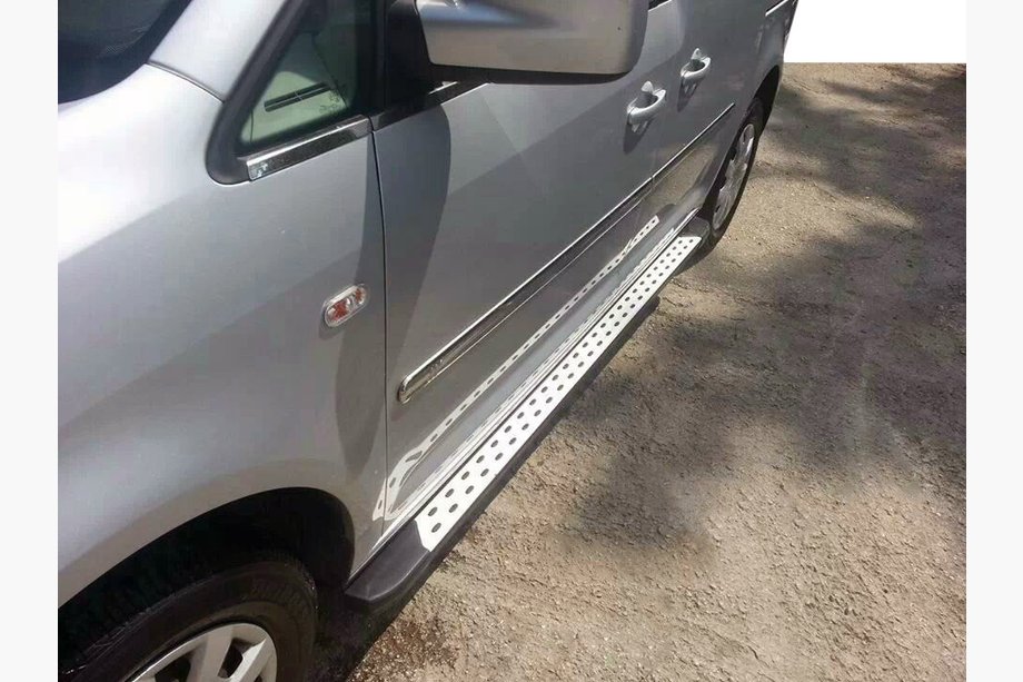 Volkswagen Caddy 2010–2015 DOT-Line side steps (2 stuks, aluminium) Image