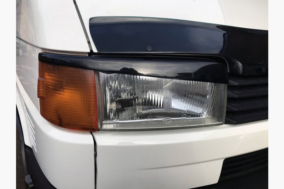 Volkswagen T4 Transporter 1990–2003 Koplampwimpers voor rechte motorkap (2 stuks) Hoogglans zwart Image