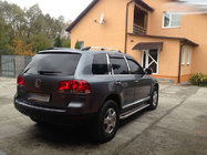 Volkswagen Touareg 2002–2010 Dakrails chroom (kunststof voeten) Metalen voet foto 7