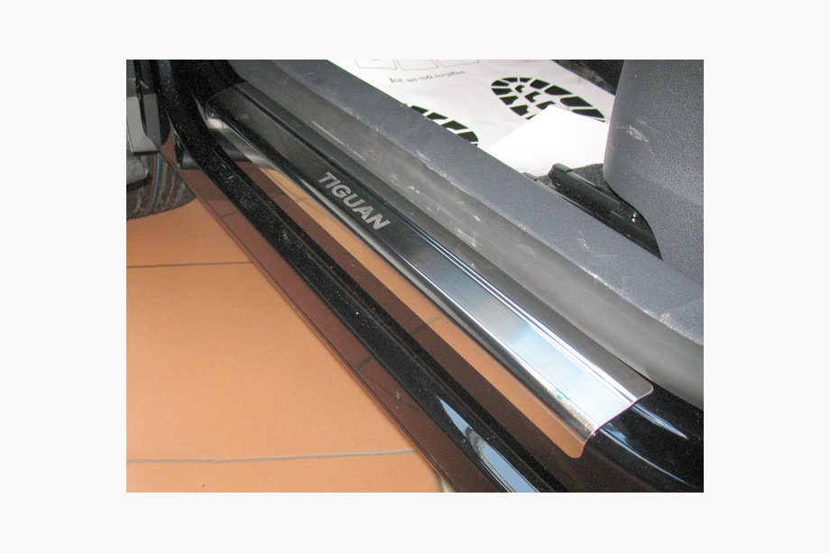 Volkswagen Tiguan 2016–2023 Nataniko RVS dorpellijsten (set van 4) Standaard - Lohmann-tape, 0,5 mm Image