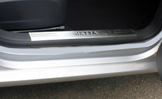 Volkswagen Jetta 2006–2011 RVS instaplijsten (binnenzijde dorpel) Set van 2 stuks (met opschrift), OmsaLine - Italiaans RVS foto 2