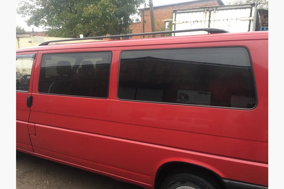 Volkswagen T4 Caravelle/Multivan 1990–2003 Zwarte dakrails Korte wielbasis, metalen voeten Foto 2