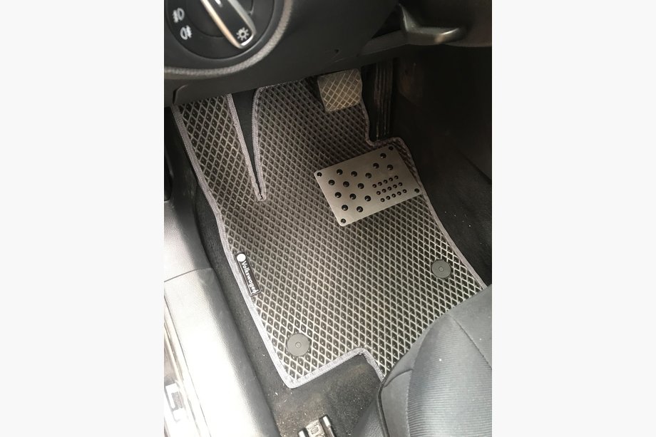 Volkswagen Sharan 2010–2023 Polyurethaan automatten (2e rij, EVA, zwart) Foto 1