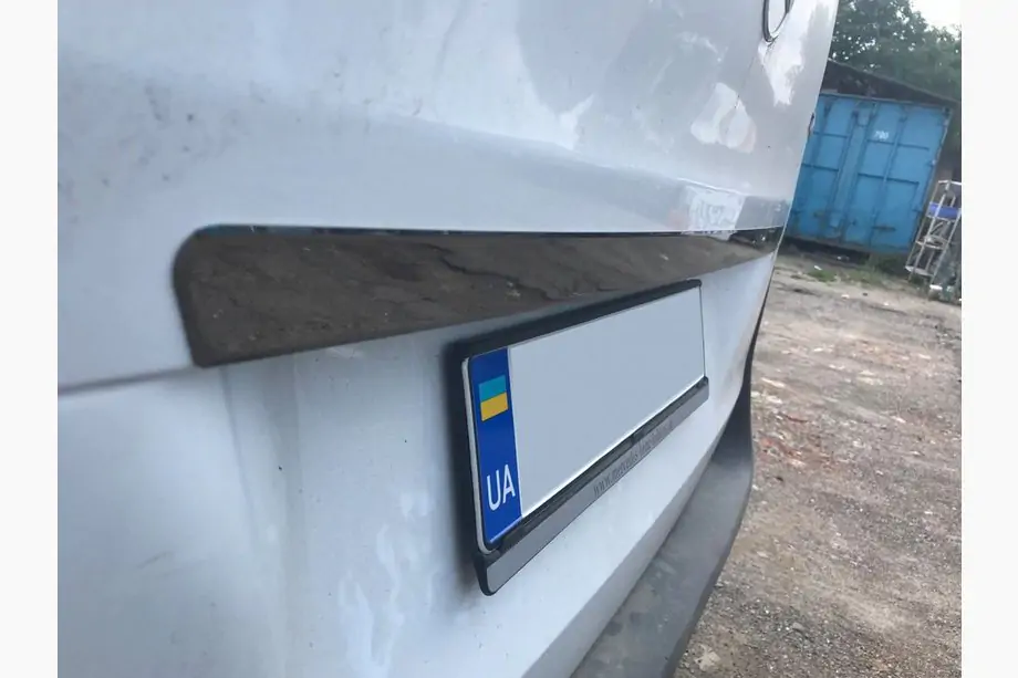 Mercedes Vito/V-klasse W447 2014– Sierlijst boven kenteken BlackChrome (RVS) Image