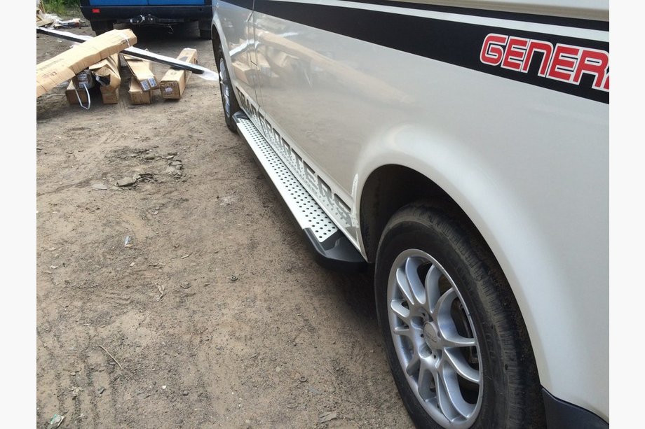 Volkswagen T5 Transporter 2003–2010 Side steps Allmond Grey (set van 2, aluminium) Lange wielbasis Image