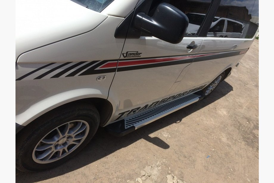 Volkswagen T5 Multivan 2003–2010 Zijstappen Line-type (2 st., aluminium) Korte wielbasis Image