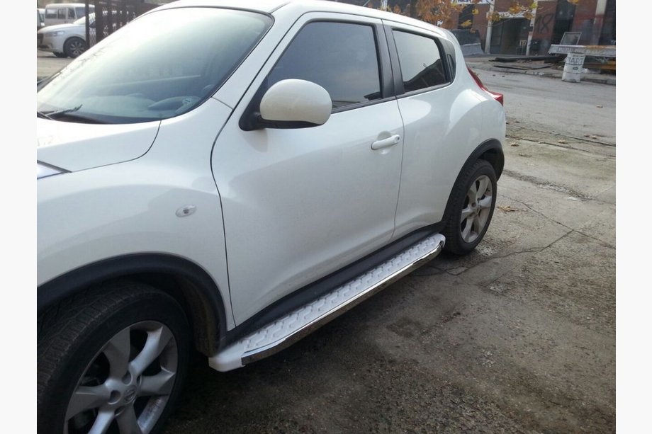 Nissan Juke 2010–2019 WhiteLine side steps (set van 2, aluminium) Image