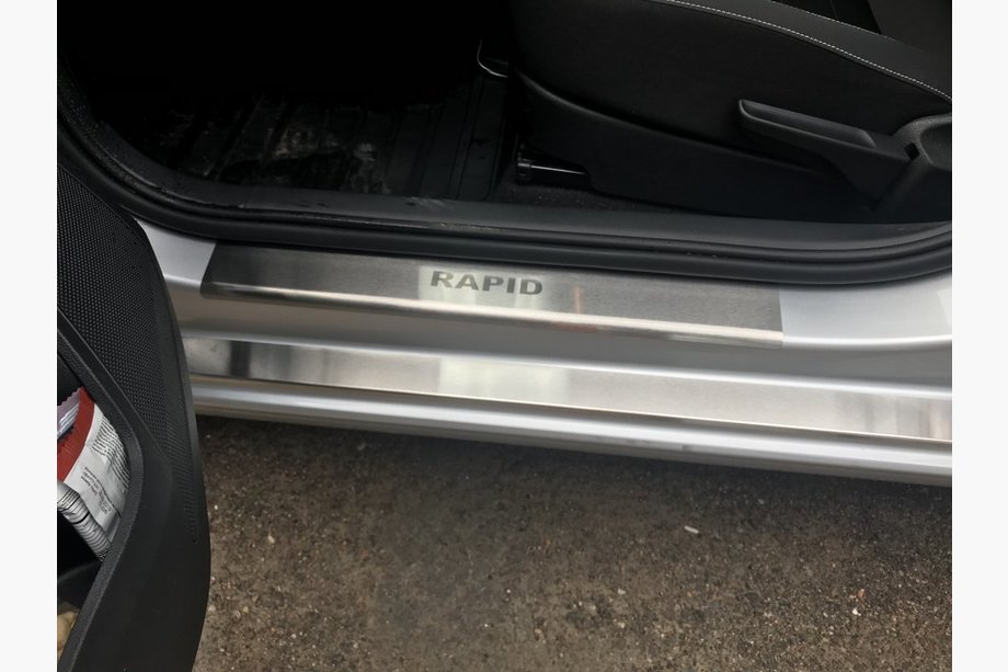 Skoda Rapid 2012–2019 Nataniko instaplijsten (set van 8, RVS) Premium - 3M tape, 0,8 mm Image