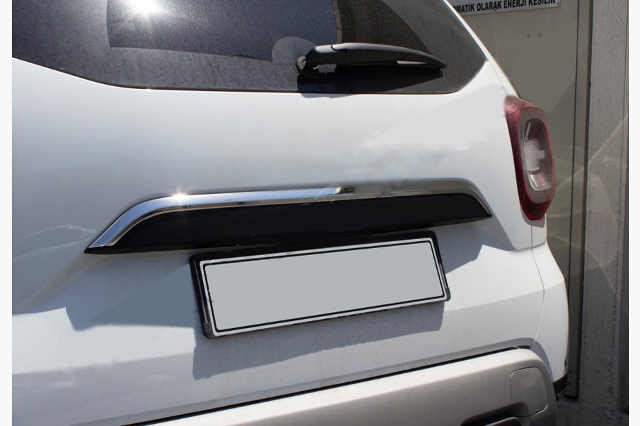 Dacia Duster 2018–2024 RVS sierstrip boven het kenteken Image