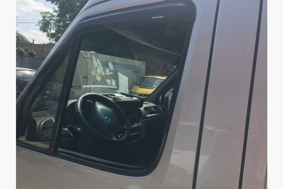 Volkswagen LT 1995–2006 Raamwindschermen (2 stuks, Sunflex) Image