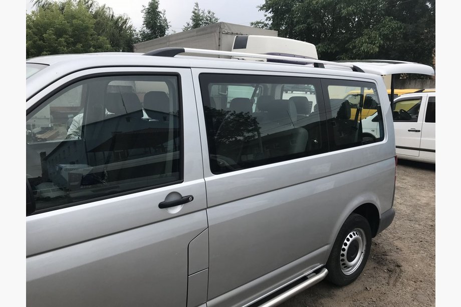 Volkswagen T5 Caravelle 2004–2010 Chromen dakrails Lange wielbasis, kunststof voetsteunen Image