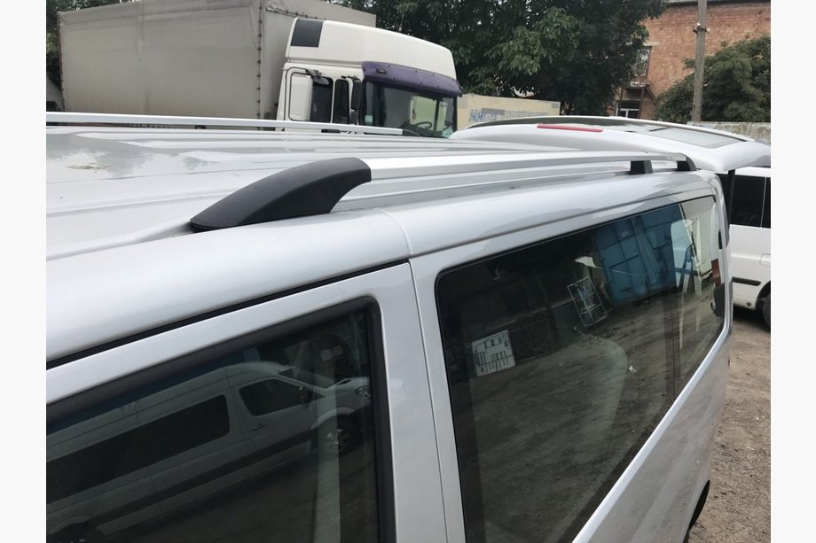 Volkswagen T5 2010–2015 Chromen dakrails Lange wielbasis, kunststof voetsteunen Image