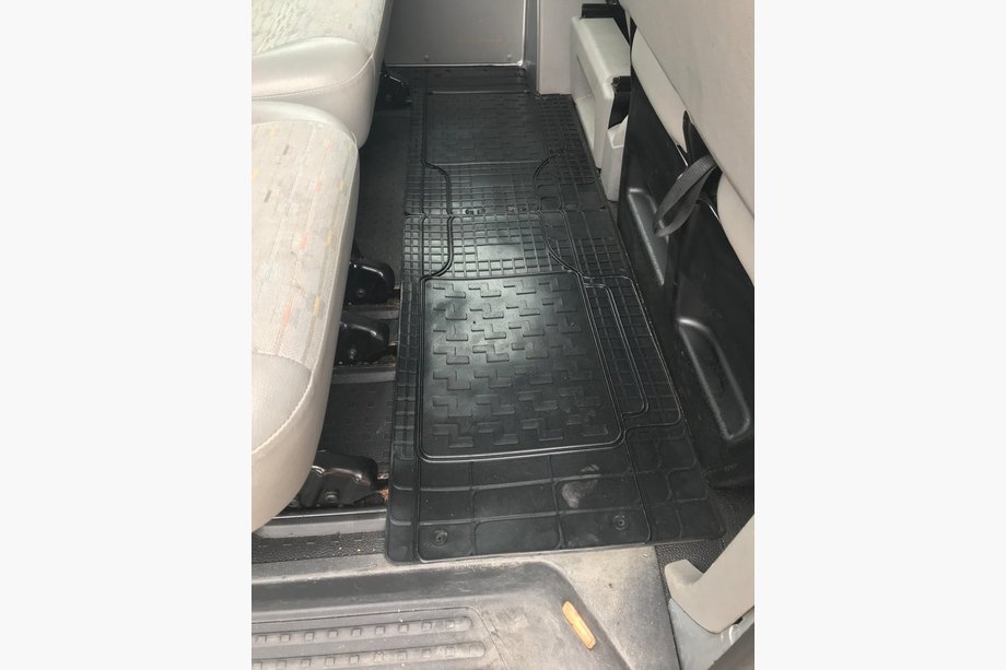 Volkswagen T5 Transporter 2003–2010 Achterste rubber vloermatten (2 st., Polytep) Image