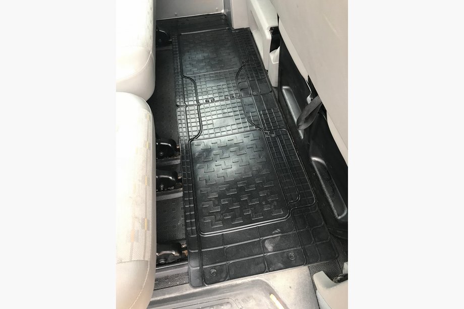 Volkswagen T5 Caravelle 2004–2010 Achterste rubber vloermatten (2 st., Polytep) Foto 1