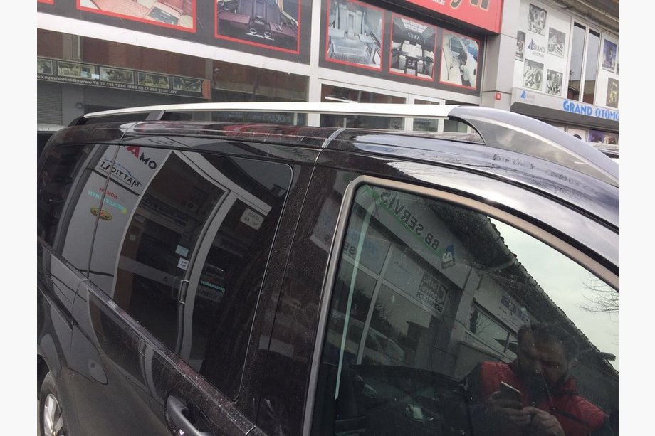 Mercedes Vito W639 2004–2014 Chroom dakrails Elite (kunststof voeten) Image