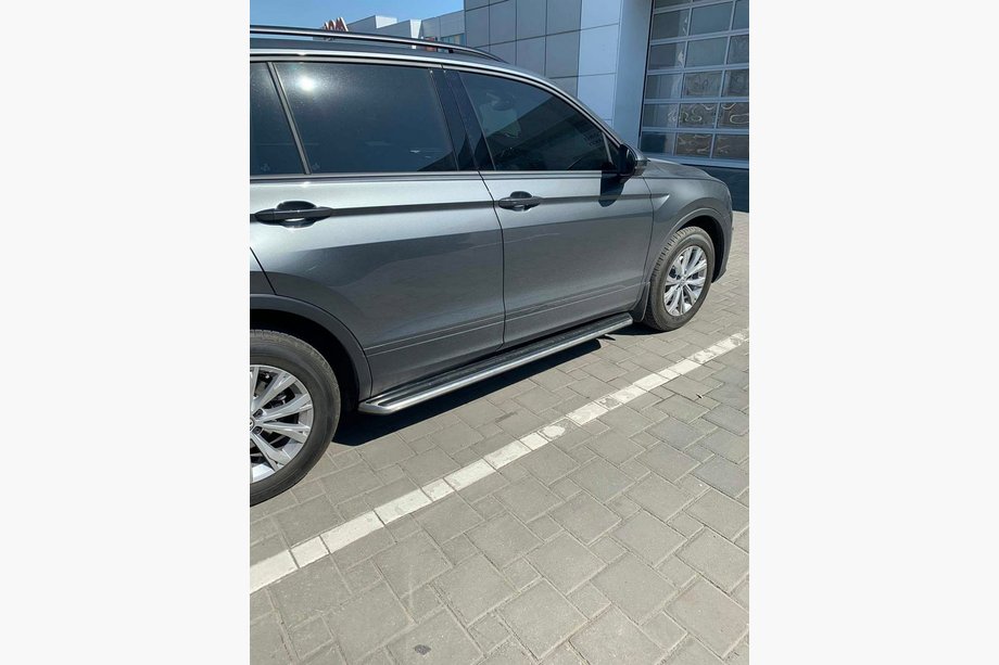 Volkswagen Tiguan 2016–2023 OEM instaptreden voor standaard uitvoering (2 stuks, aluminium) Image