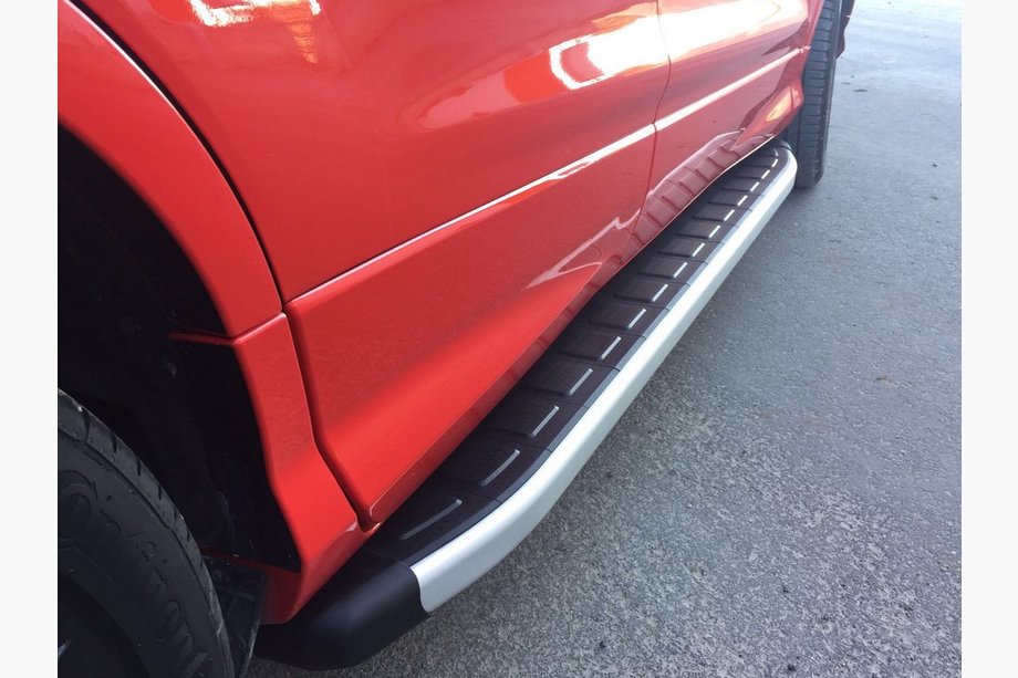 Skoda Karoq 2018– Fullmond side steps (set van 2, aluminium) Image