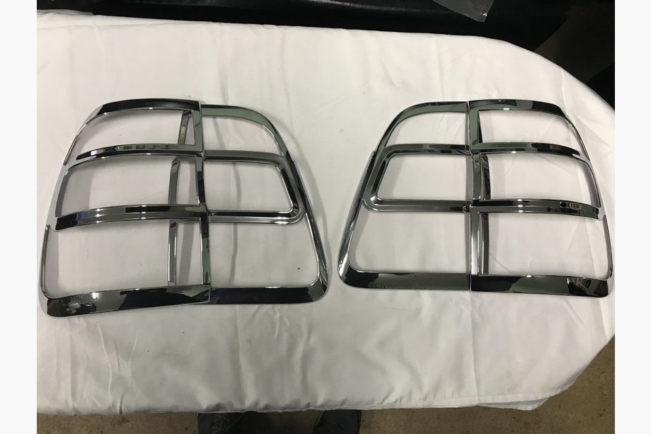 Toyota Land Cruiser 100 1998–2007 Achterlicht afdekkappen (2 stuks, kunststof) Image