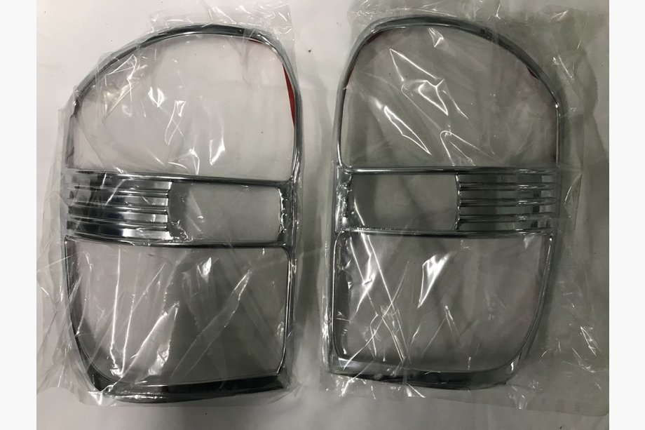 Toyota Rav 4 2001–2005 Achterlichtcovers 2001-2003 (set van 2, kunststof) Image
