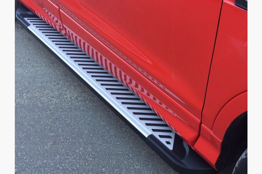 Skoda Karoq 2018– Line side steps (set van 2, aluminium) Image