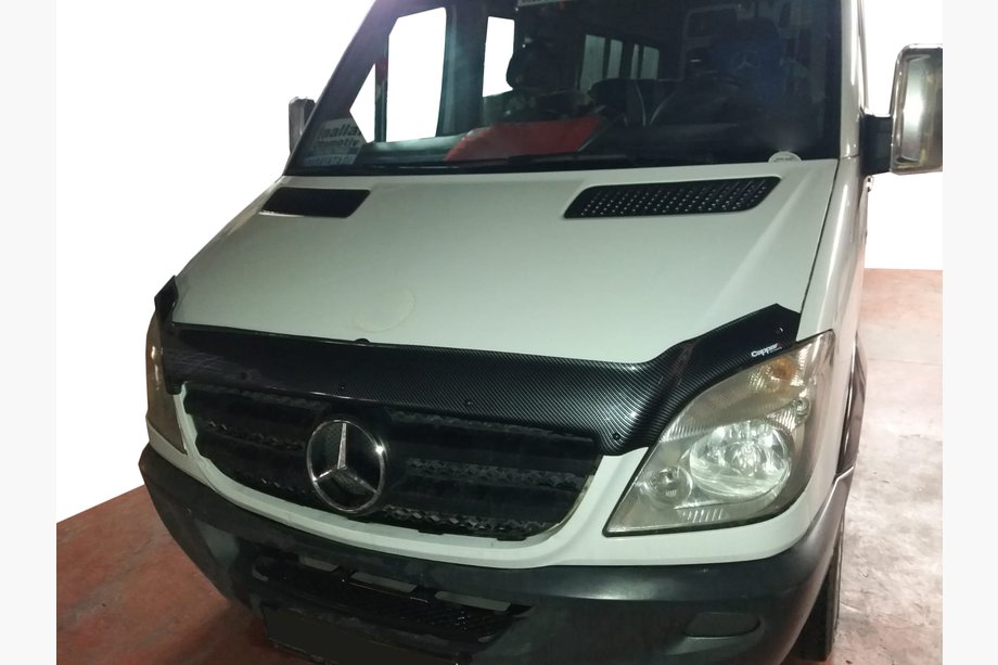 Mercedes Sprinter W906 2006–2018 Motorkapdeflector carbonlook 2006-2013 (EuroCap) Image