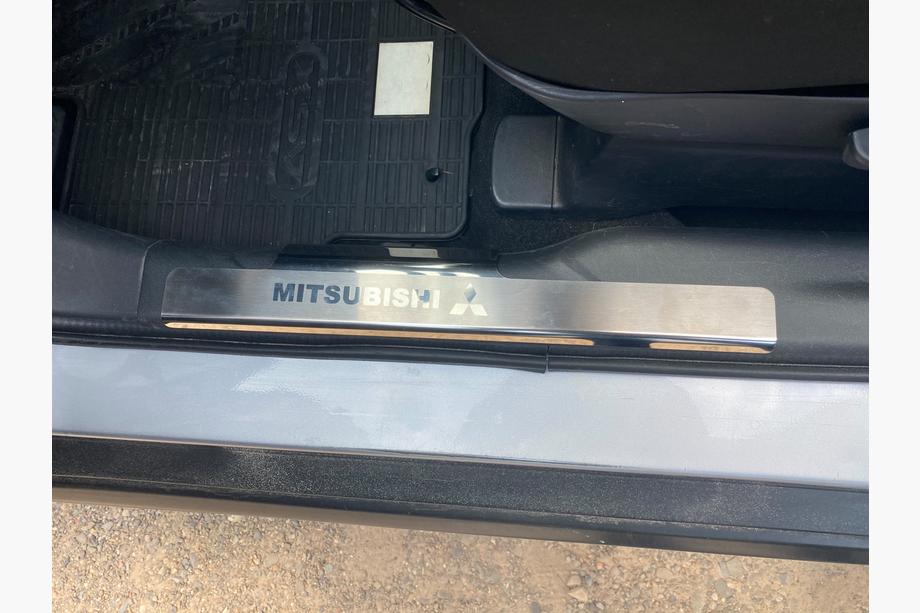 Mitsubishi Outlander 2012–2021 Interieur instaplijsten Натанико (2 st., RVS) Image