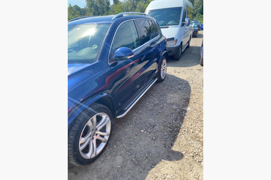 Volkswagen Tiguan 2007–2016 Maydos V2 side steps (2 st., RVS) Image