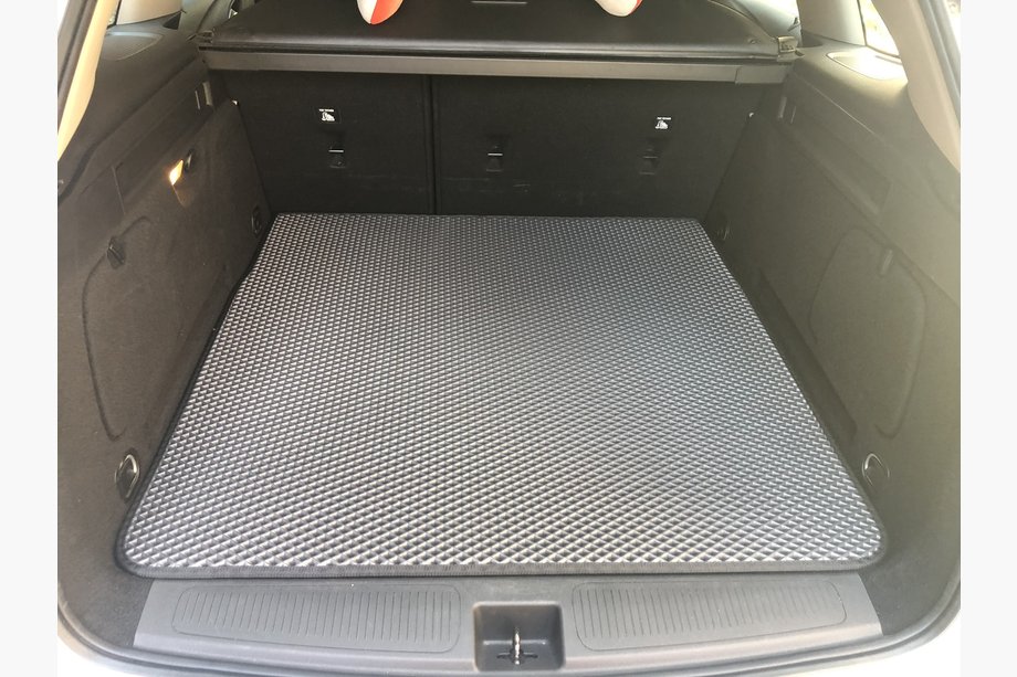 Opel Astra K 2016–2021 EVA kofferbakmat (SW, zwart) Image