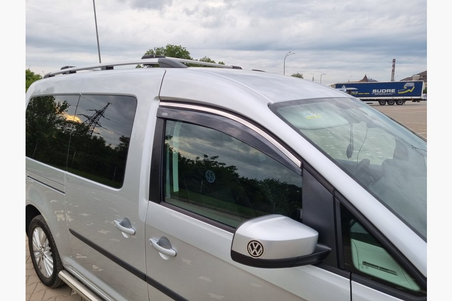 Volkswagen Caddy 2004–2010 Raamdeflectoren met chroomstrip (set van 2, Niken) Image