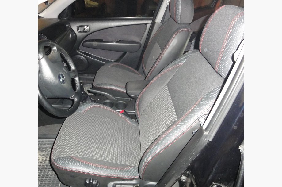 Mitsubishi Outlander 2001–2006 Autostoelhoezen SoyuzAuto Premium van kunstleer Image