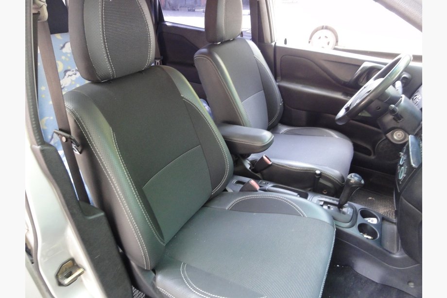 Mitsubishi Space Star 1998–2006 Autostoelhoezen SoyuzAuto Premium van kunstleer Image