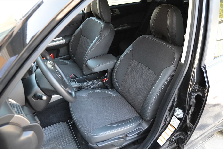 Subaru Forester 2008–2013 Autostoelhoezen SoyuzAuto Premium van kunstleer Image