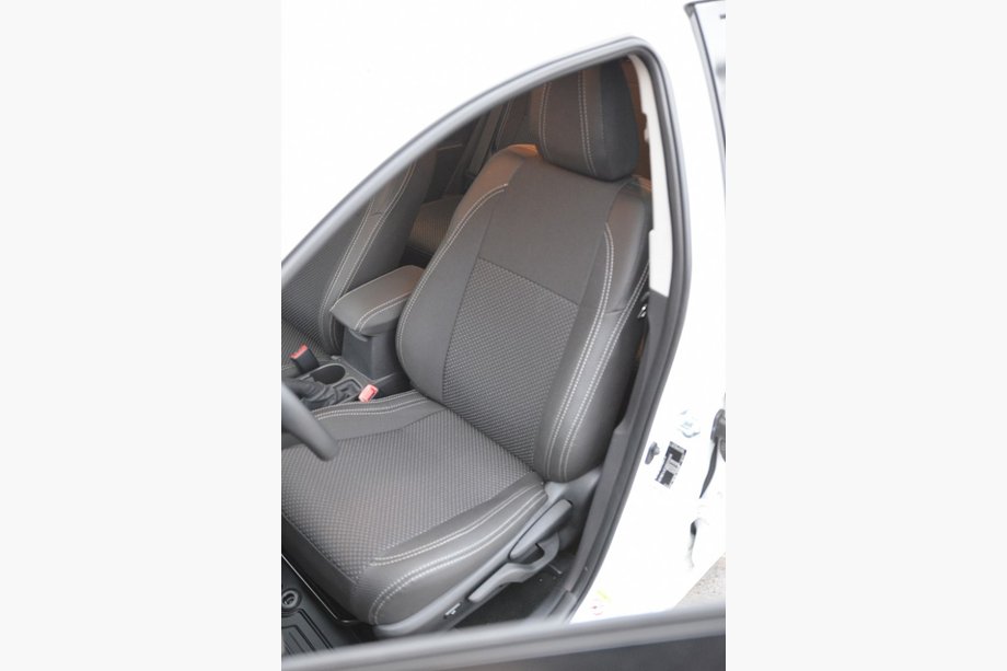 Toyota Auris 2012–2018 Autostoelhoezen SoyuzAuto Premium van kunstleer Image