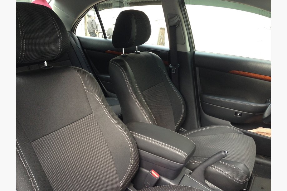 Toyota Avensis 2003–2009 Autostoelhoezen SoyuzAuto Premium van kunstleer Foto 1