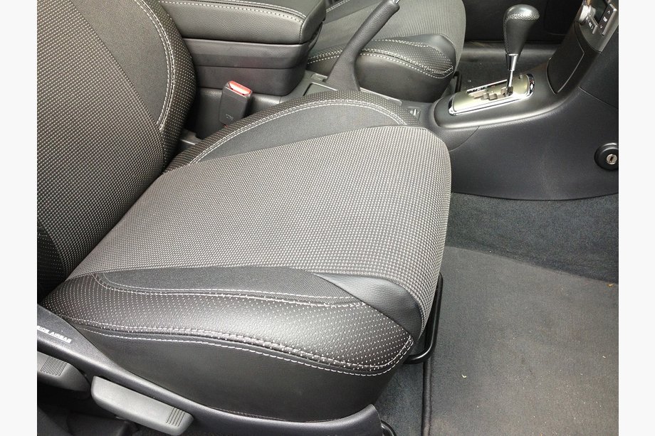 Toyota Avensis 2003–2009 Autostoelhoezen SoyuzAuto Premium van kunstleer Foto 6