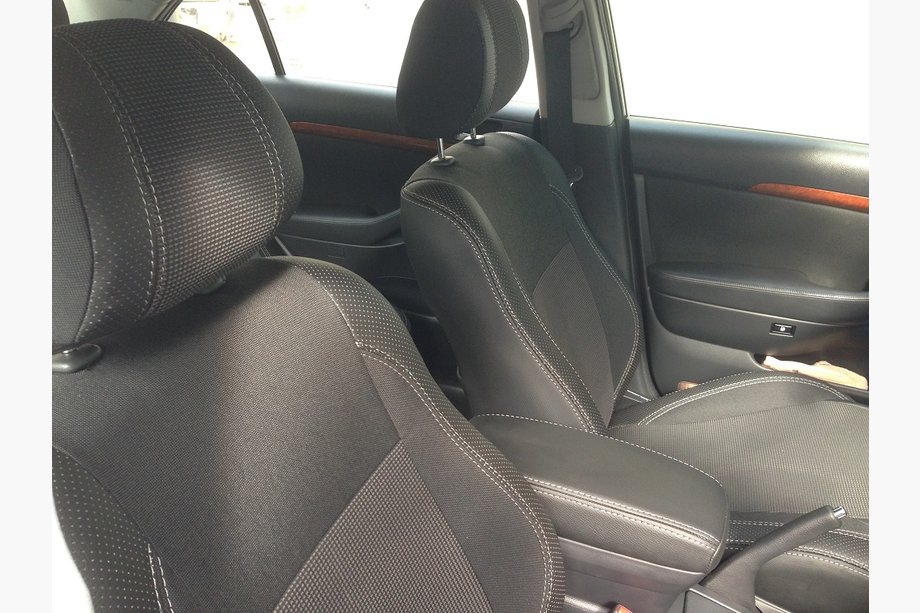 Toyota Avensis 2003–2009 Autostoelhoezen SoyuzAuto Premium van kunstleer Foto 5