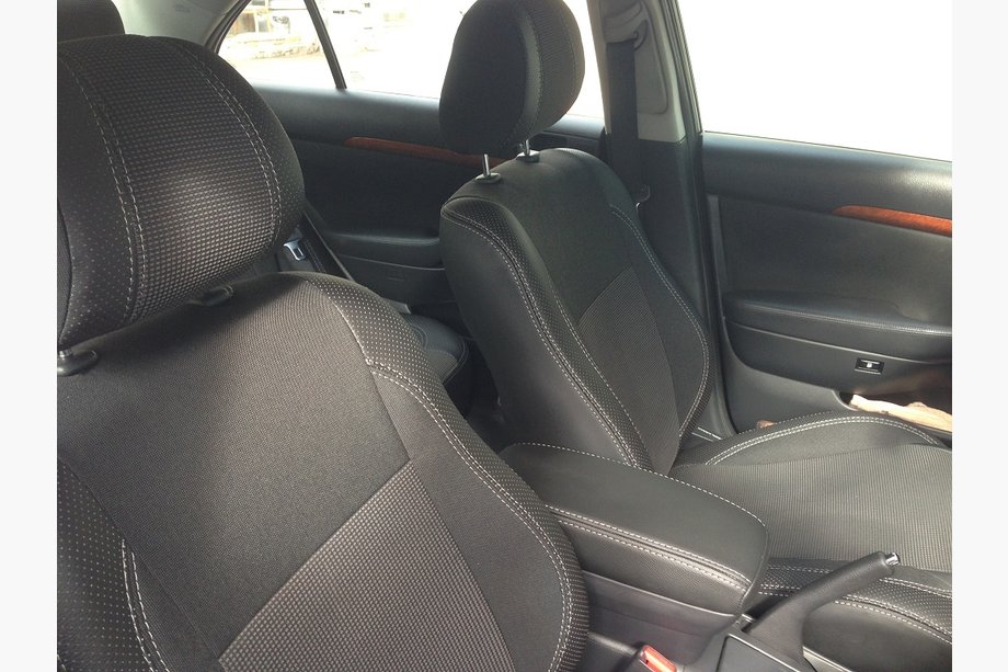 Toyota Avensis 2003–2009 Autostoelhoezen SoyuzAuto Premium van kunstleer Foto 3