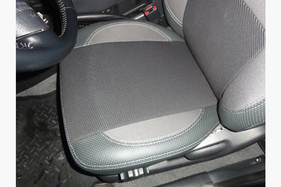Toyota Rav 4 2001–2005 Autostoelhoezen SoyuzAuto Premium van kunstleer Foto 2