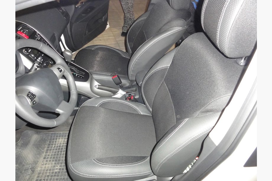 Toyota Auris 2007–2012 Autostoelhoezen SoyuzAuto Premium van kunstleer Image