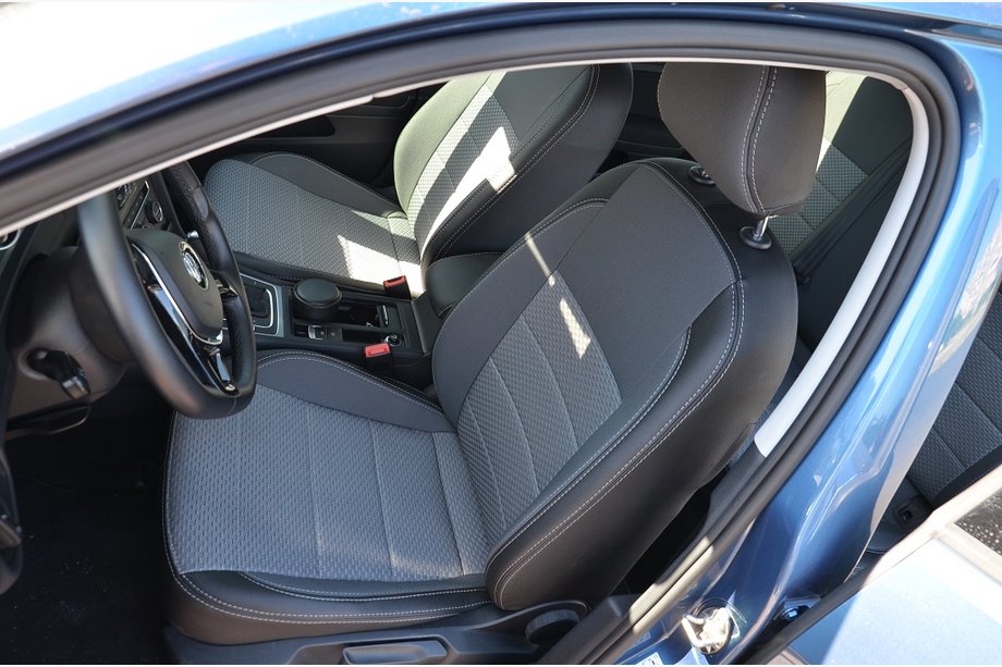 Volkswagen Golf 7/E-Golf 2012–2020 Autostoelhoezen (kunstleer↗stof, Premium) Image