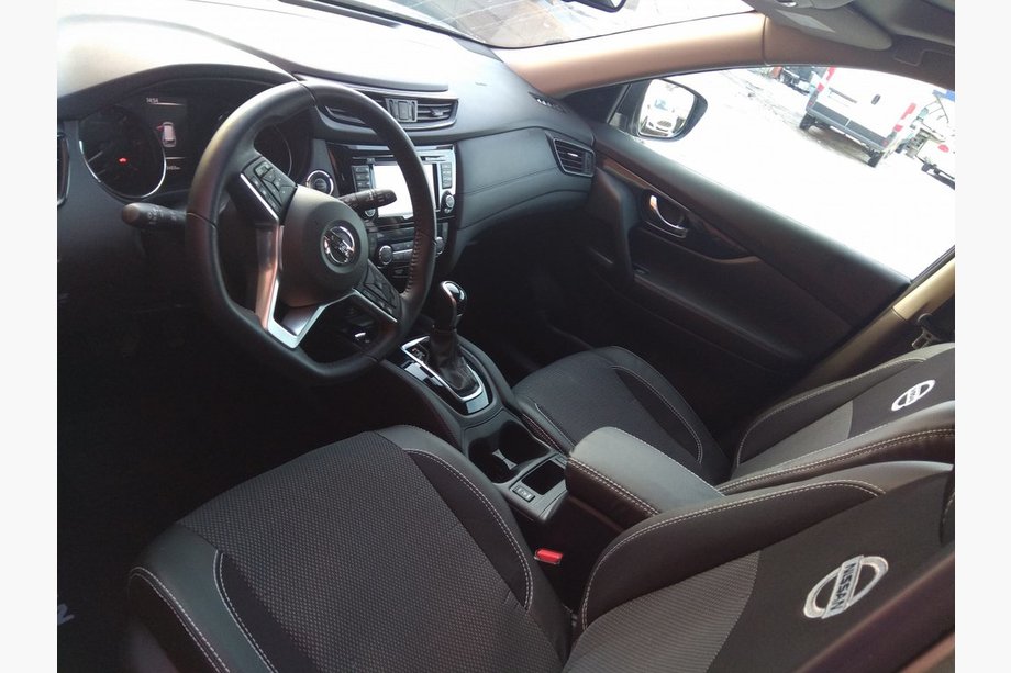 Nissan Qashqai 2014–2021 Autostoelhoezen (kunstleer↗stof, Premium) Image