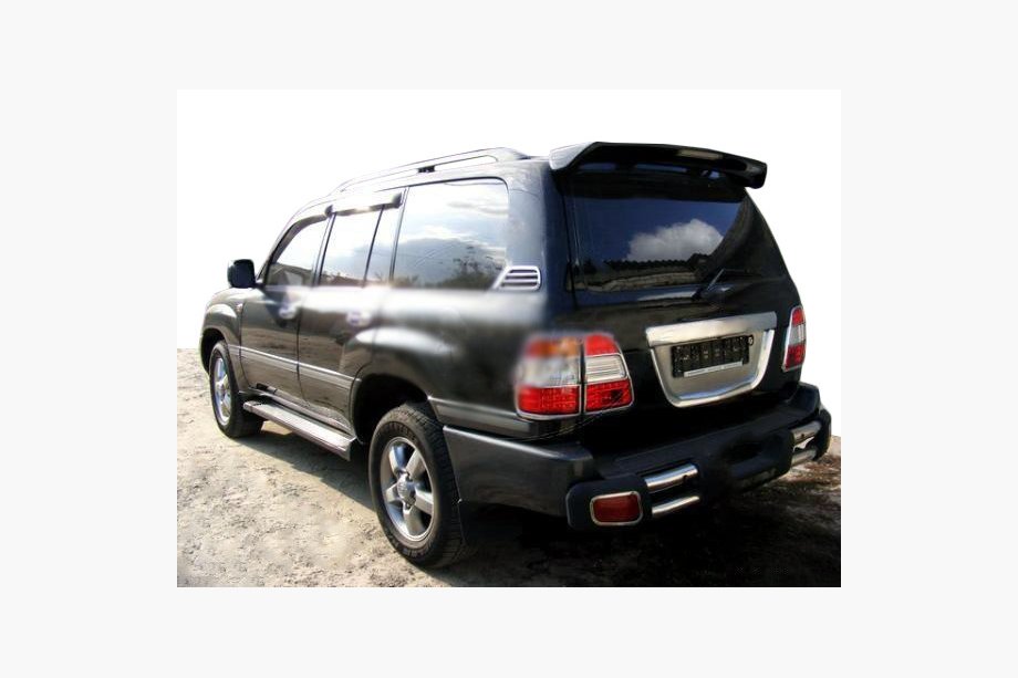 Toyota Land Cruiser 100 1998–2007 Achterste chroom sierlijst rond kenteken (kunststof) Image
