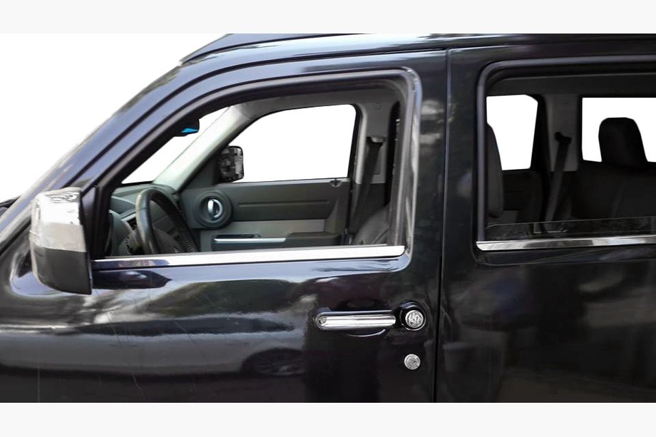Dodge Nitro 2006–2011 Ruitlijst (RVS) Image