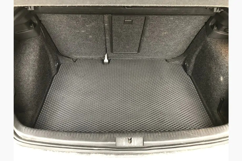 Volkswagen Golf 5 2003–2009 Kofferbakmat (HB, EVA, zwart) Image