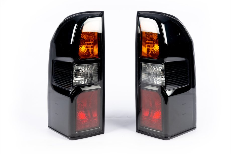 Nissan Patrol Y61 1997–2011 Achterlichten Dark Safari (2004-2008, 2 stuks) Image